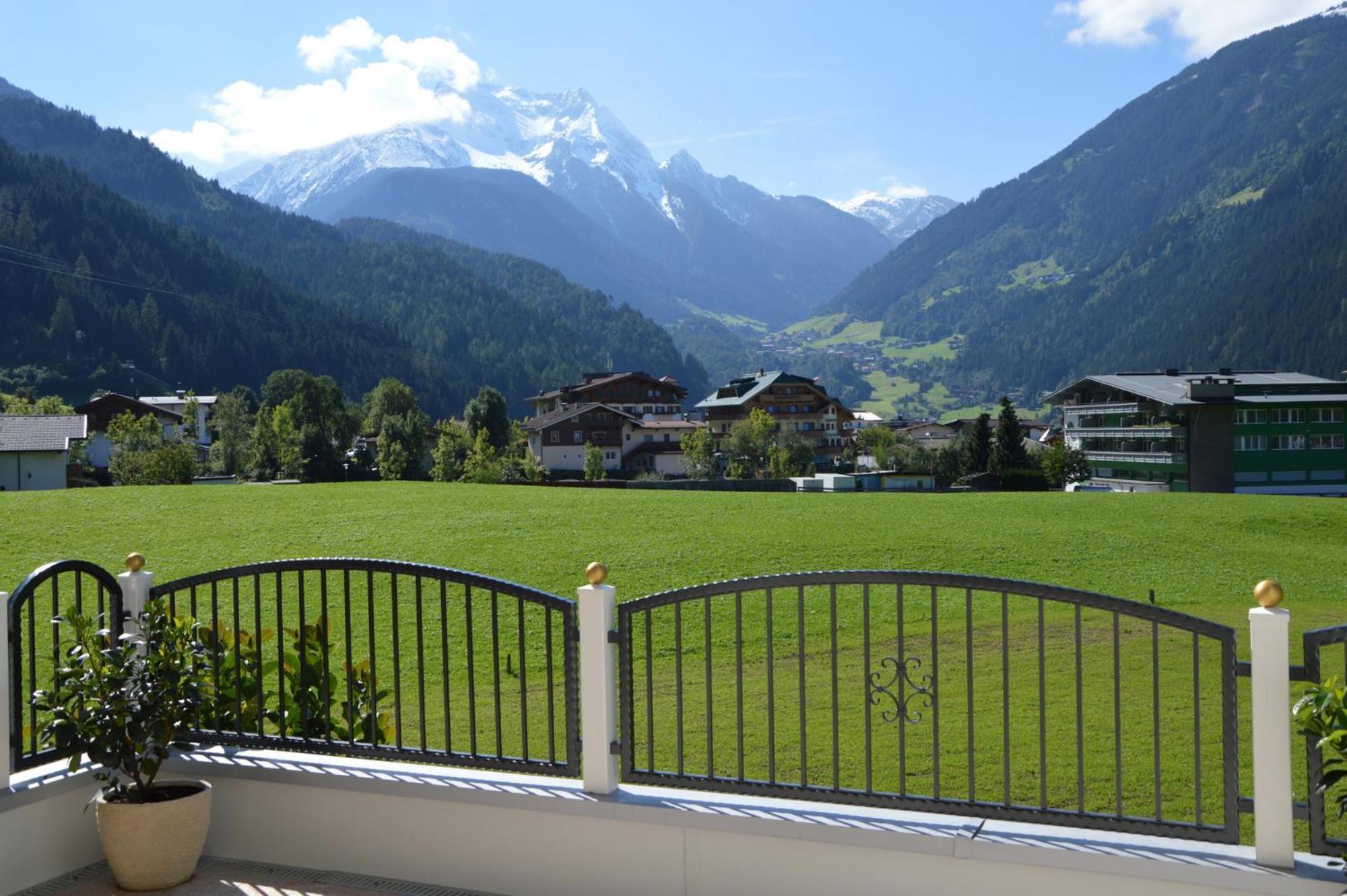Apparthotel Koenig Mayrhofen Bagian luar foto